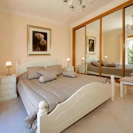 Oasis Parque Country Club