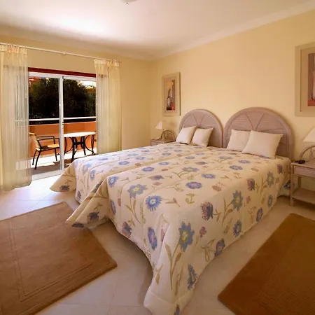 Oasis Parque Country Club