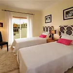 Oasis Parque Country Club