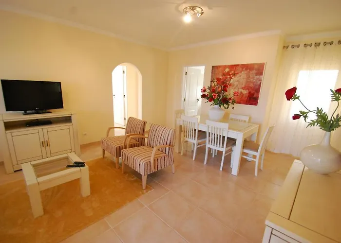 Oasis Parque Country Club