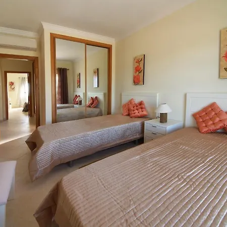 Oasis Parque Country Club