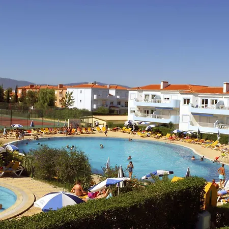 Oasis Parque Country Club