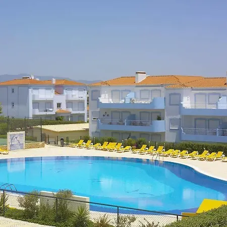 Aldeamento Turístico Oasis Parque Country Club 3*