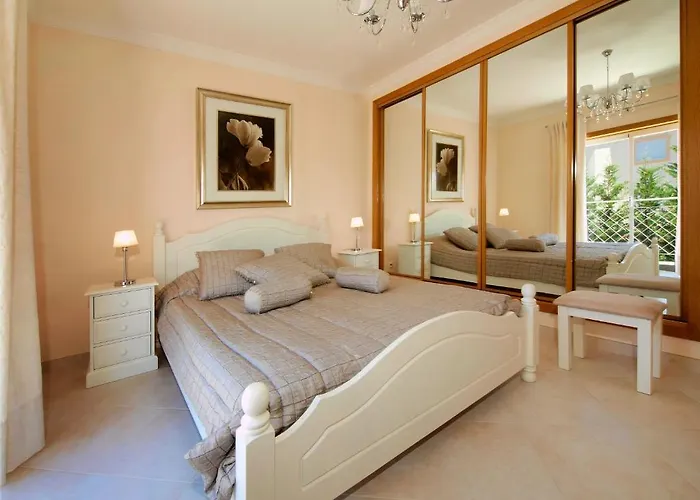 Oasis Parque Country Club